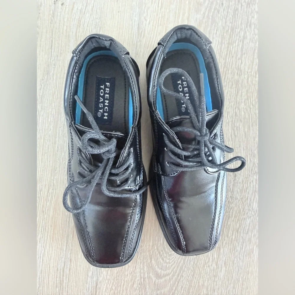 New French Toast Sleek Black Leather Boys Dress Formal Shoes Oxfords size 13